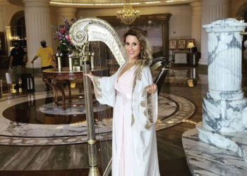 Alejandra Medrano arpista en Abu Dhabi