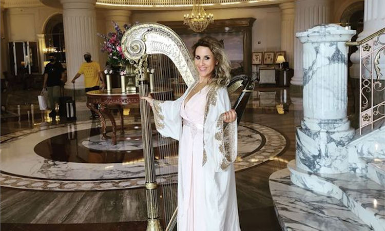 Alejandra Medrano arpista en Abu Dhabi