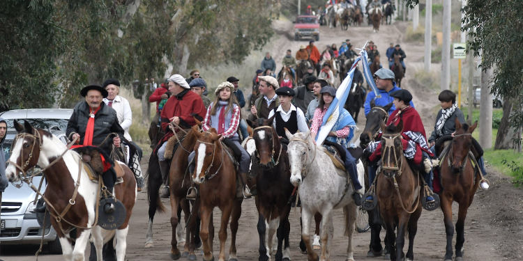 Cabalgata a Sauce Grande durante la fiesta criolla