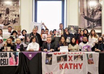 Familiares de Katherine Moscoso en un encuentro con el presidente de la Nación
