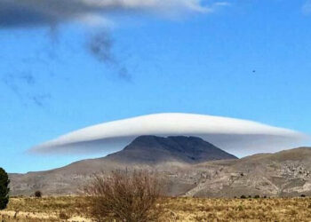 Nube lenticular en cerro Tres Picos