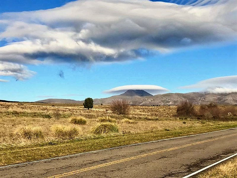 Nube lenticular en cerro Tres Picos