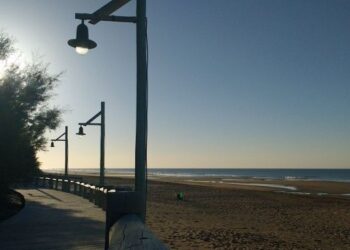 Cielo soleado en la playa