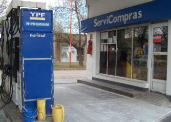 YPF de Monte Hermoso esquina Avenida Majluf