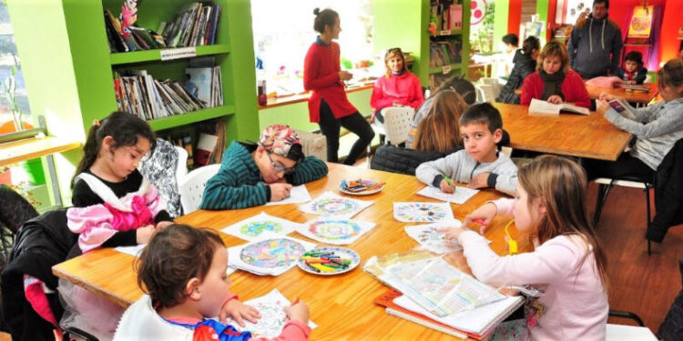 Actividades en la biblioteca popular durante las vacaciones de invierno en Monte Hermoso
