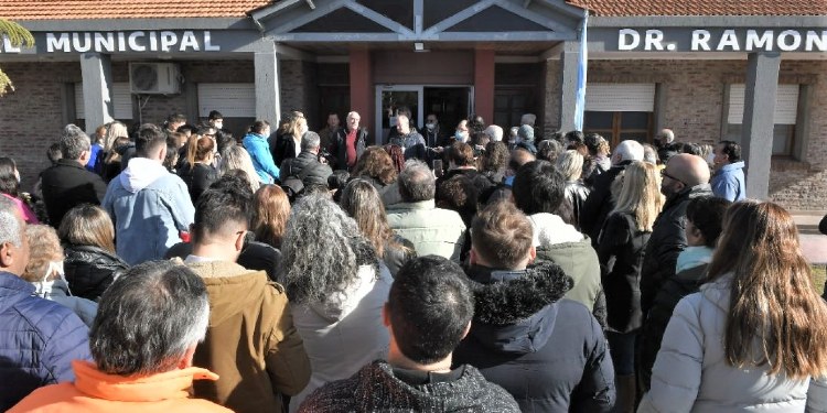 Acto de cambio de autoridades en el área de Salud