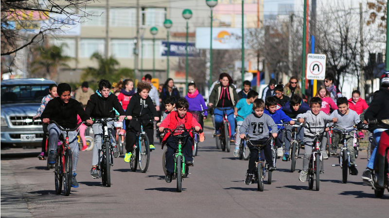 Bicicleteada familiar en Monte Hermoso vacaciones de invierno