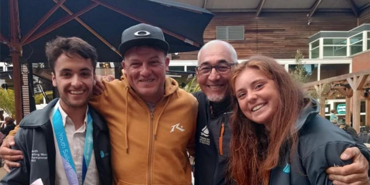 Catalina turienzo mundial de kitesurf junto a su familia