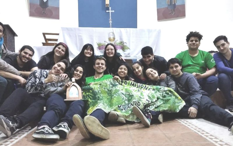 Grupo misionero buscando sonrisas San Cayetano