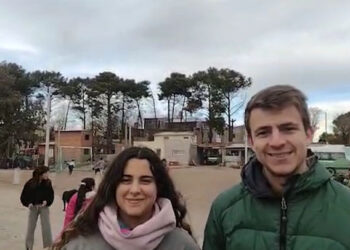 Grupo misionero buscando sonrisas