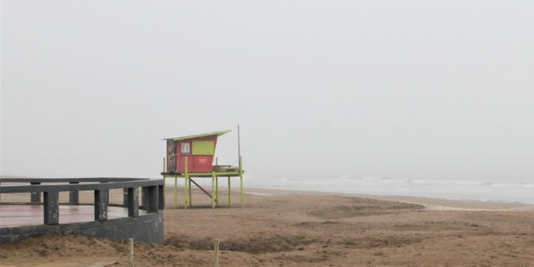 Niebla en la playa