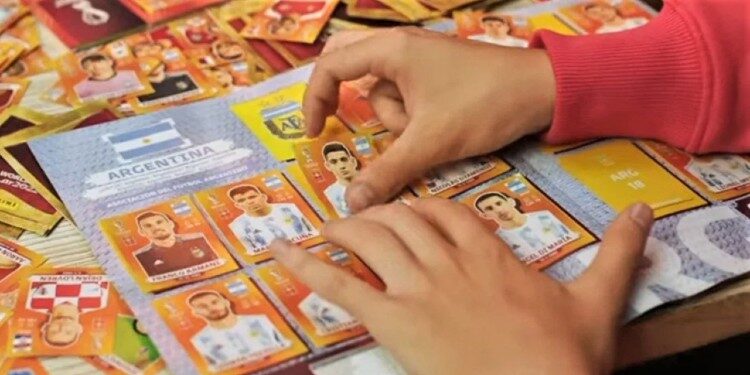 Álbum de figuritas del Mundial de Qatar 2022