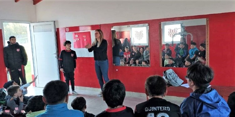 Talleres de nutrición en Altético Monte Hermoso con Aldana Quintana