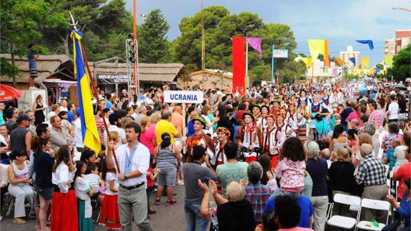 Fiesta de las colectividades en Monte Hermoso