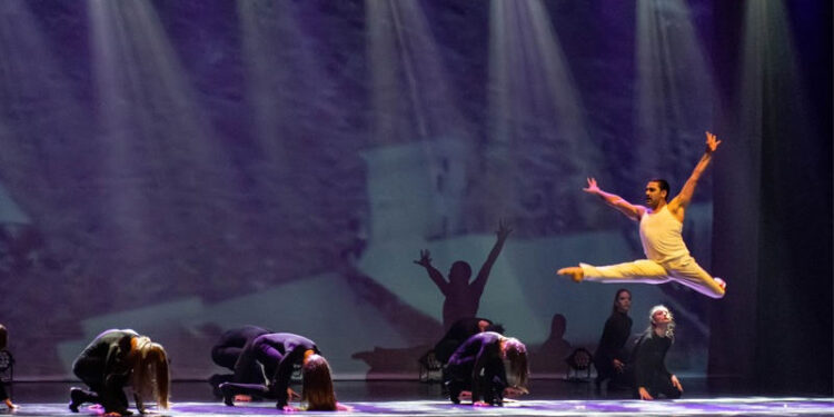 Hernan Piquin homenaje a Freddie Mercury