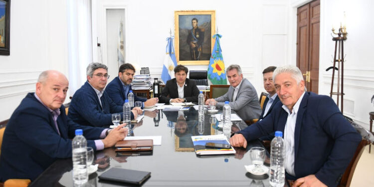 Intendentes reunidos con Kicillof