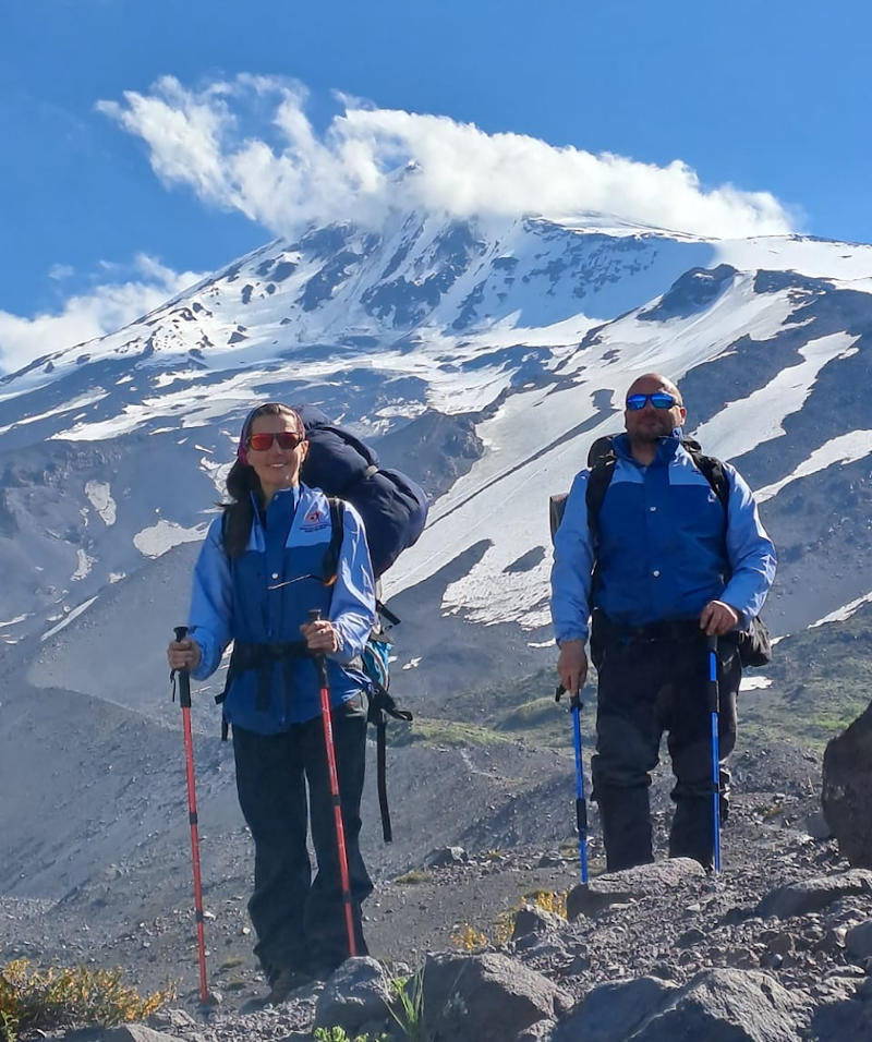 Cecilia Santillan y Federico Seleme durante el ascenso al lanin