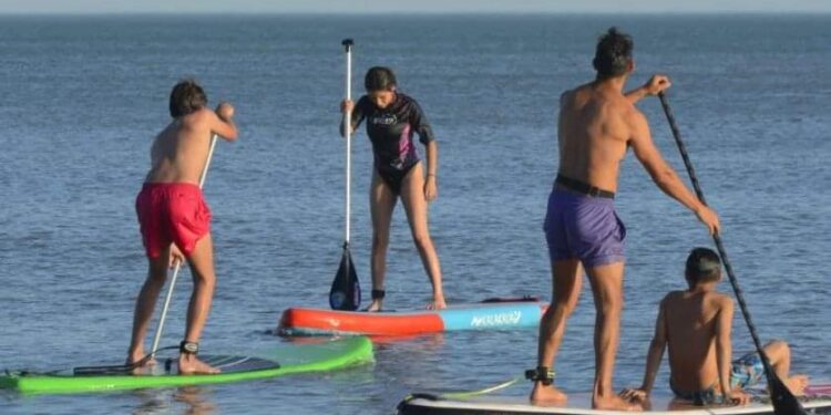 Jonatan Millan escuela de SUP.jpg