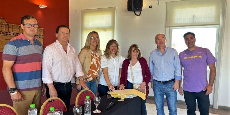 Siete familias de Monte Hermoso accedieron al título de propiedad de sus viviendas