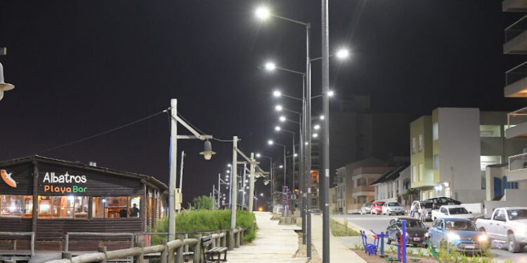 El intendente Fernández y el diputado Dichiara inauguraron las nuevas obras en el frente costero montermoseño