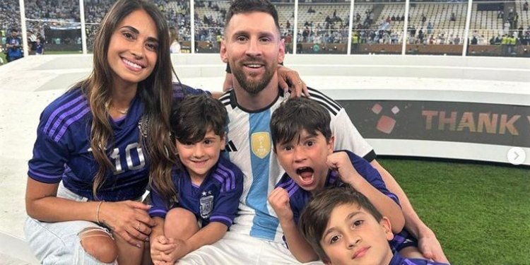 Lionel Messi junto a su familia