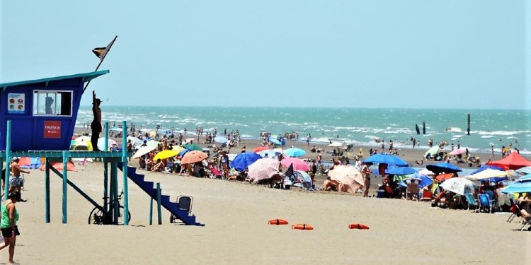 Playa de Monte Hermoso puesto de guardavidas