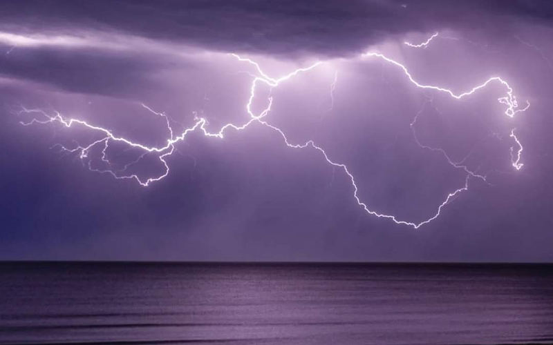 Tormenta eléctrica sobre el mar Rubén Kravetz