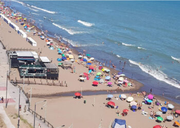 Playa de Monte Hermoso vista aérea desde costanera