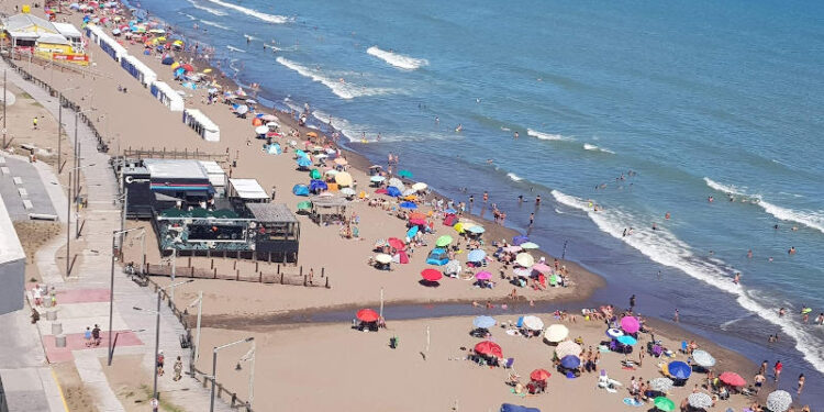 Playa de Monte Hermoso vista aérea desde costanera