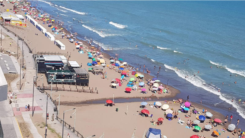 Playa de Monte Hermoso vista aérea desde costanera