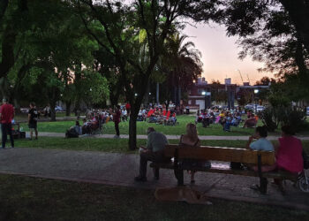 Música en la plaza de Coronel Dorrego