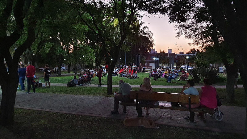 Música en la plaza de Coronel Dorrego