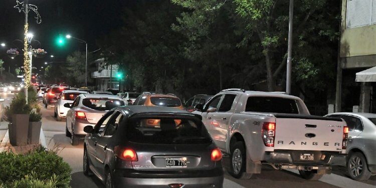 Semáforo en Avenida Majluf
