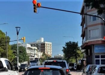 Semáforo instalado en la Avenida Intendente Majluf
