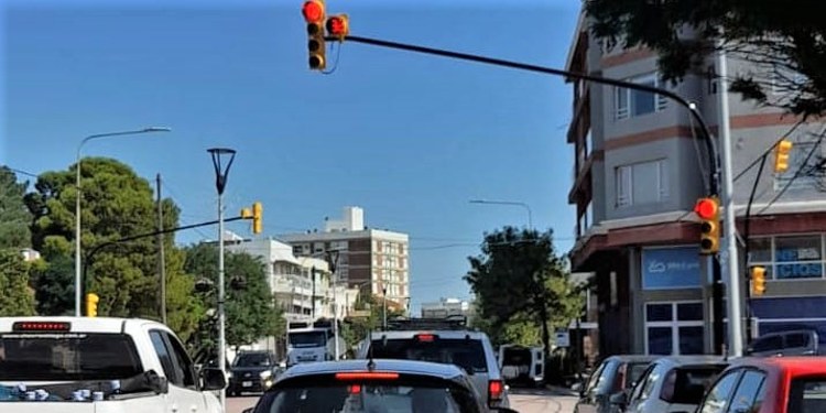 Semáforo instalado en la Avenida Intendente Majluf