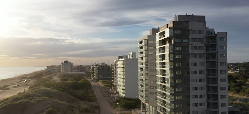 Vista aérea de Monte Hermoso desde Monte del Este