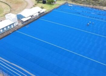 Cancha de hockey con base de agua del Polideportivo municipal