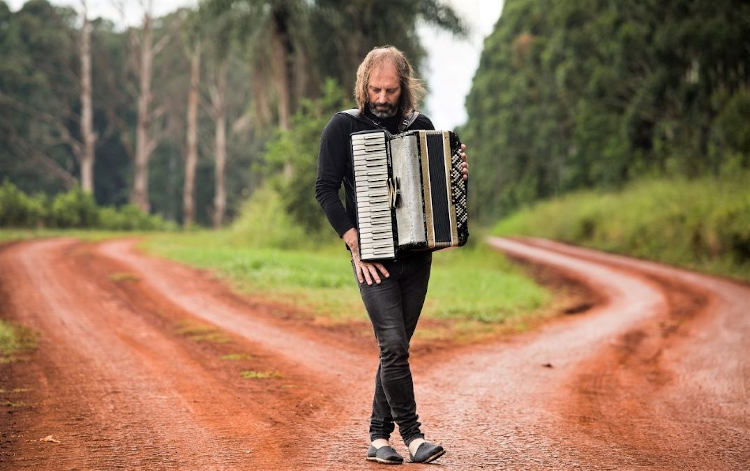 Chango Spasiuk en Monte Hermoso