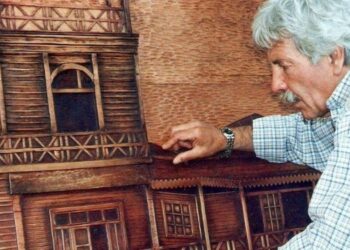 Vicente Dim Di Martino con su obra