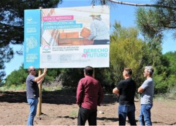 Marcos Fernández en los terrenos de la futura sede de la UPSO