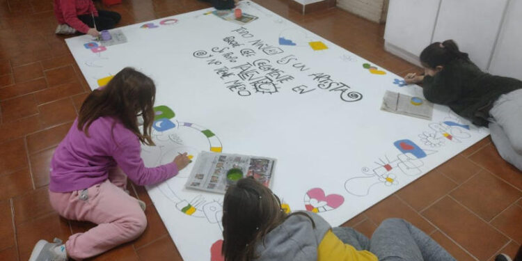 Taller de pintura en Coronel Dorrego