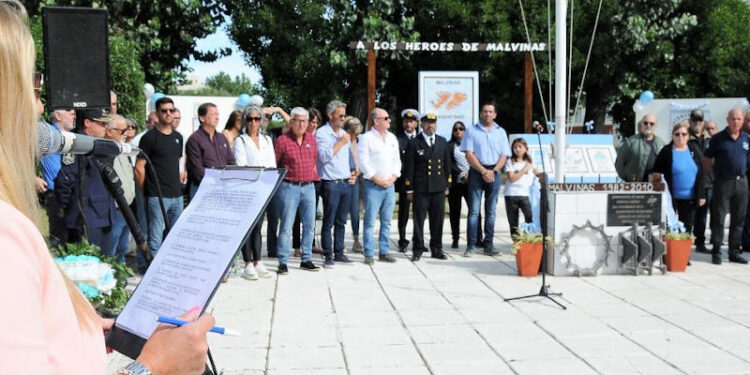 Acto en Monte Hermoso por el dia de veteranos y caidos en malvinas