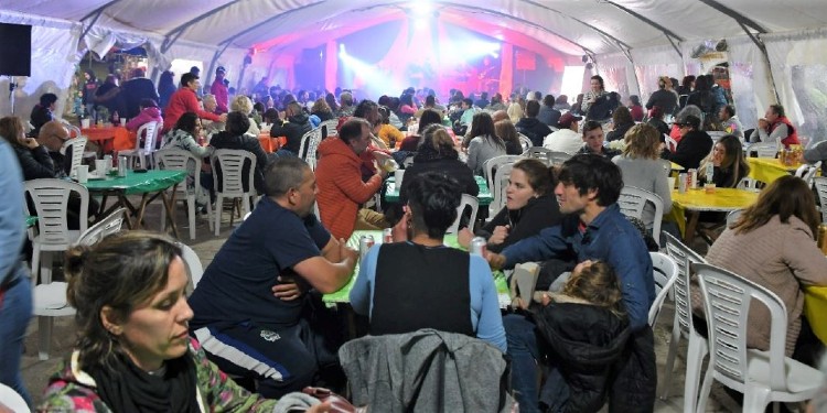 Locales bailables, confiterías y bares de la provincia deben proveer agua libre y gratuita