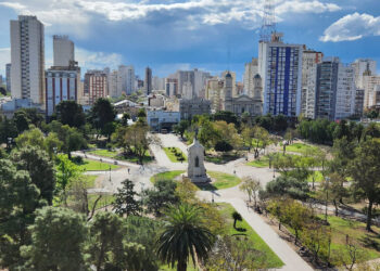 Bahía Blanca plaza Rivadavia y Catedral