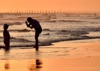 Atardecer en la playa de Monte Hermoso de Juan Carlos Belleggia
