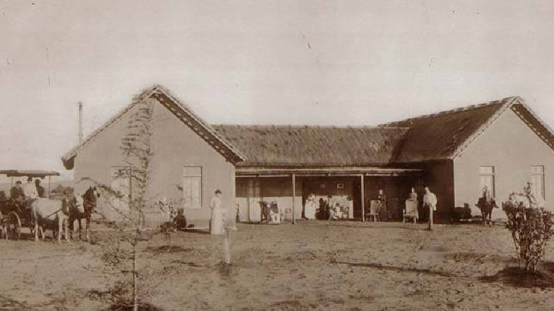 Alrededor de 1903, Esteban Dufaur erige la estancia “El Recreo Viejo”