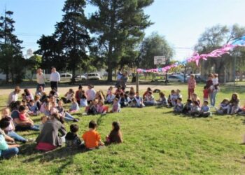 Reunión del Jardín de Infantes 904, la Escuela 21 y la Casa Maternal Rayitos