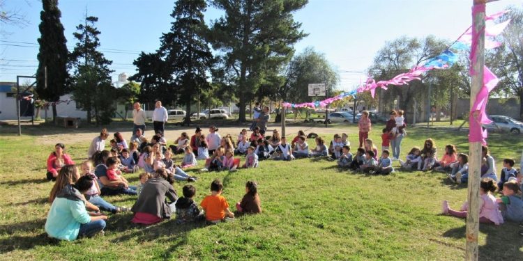 Reunión del Jardín de Infantes 904, la Escuela 21 y la Casa Maternal Rayitos