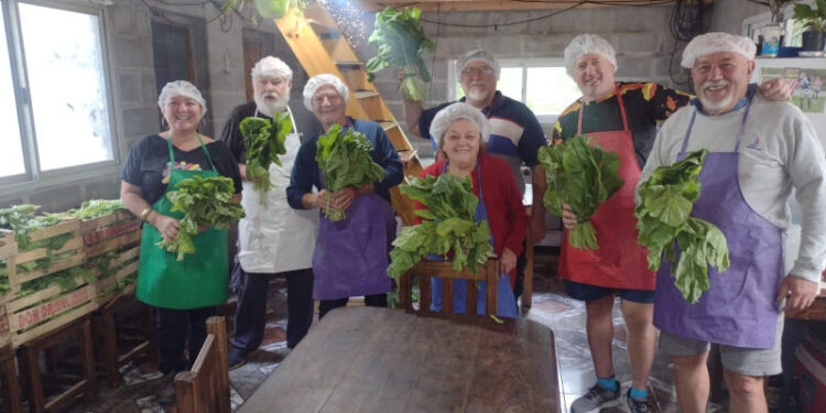 Vecinos de Sauce Grande venta de empanadas