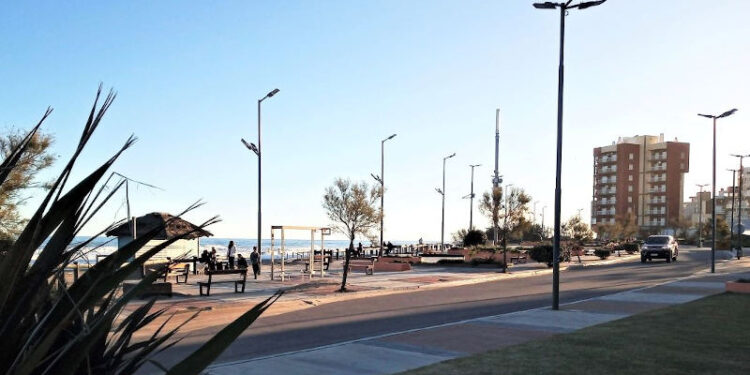 Costanera de Monte Hermoso vista a la playa